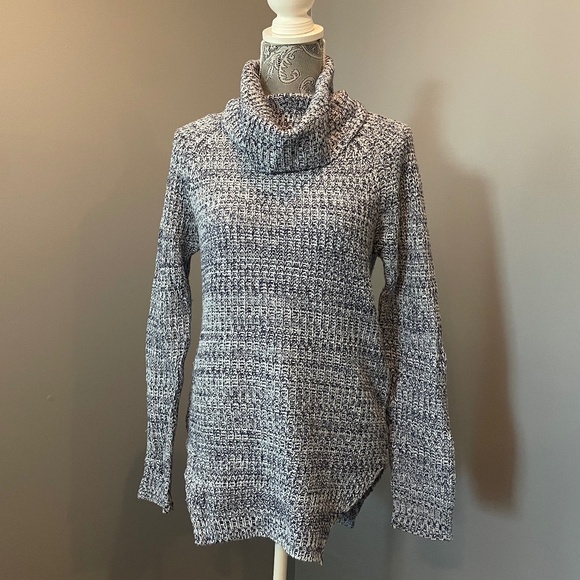 Derek Heart Sweater - Picture 6 of 9